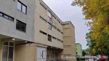 „Ein Brennpunkt, ein Schandfleck“ - Ärger um Wohnblock am Traunreuter St.-Georgs-Platz