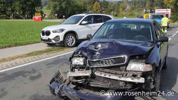 Motorradfahrer (66) bei Halfing frontal von Auto erfasst und schwer verletzt