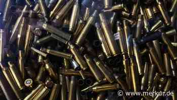 SEK sprengt Tür: Detonation im Umkreis zu spüren – Waffenarsenal von Reichsbürger-Paar beschlagnahmt