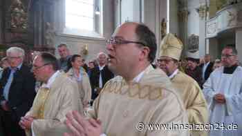 „Gemeinsam können wir viel bewegen“: Mühldorfs neuer Stadtpfarrer feierlich ins Amt eingeführt