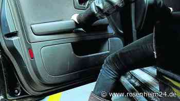 Streit in Salinstraße eskaliert: Rosenheimer (39) klemmt Autofahrer die Hand in Autotür