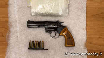 Pistola e 674 grammi di cocaina nell'armadio di casa, arrestato 30enne