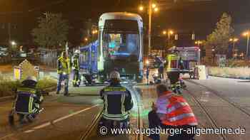 Straßenbahn entgleist nach Unfall in Donauwörther Straße