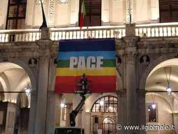 A Brescia niente bandiera di Israele, ma in Loggia spunta quella della Pace