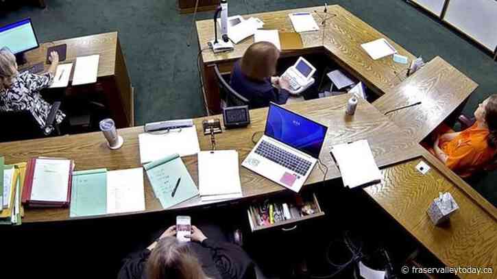 Oklahoma Supreme Court chief justice recommends removing judge for texting during a murder trial