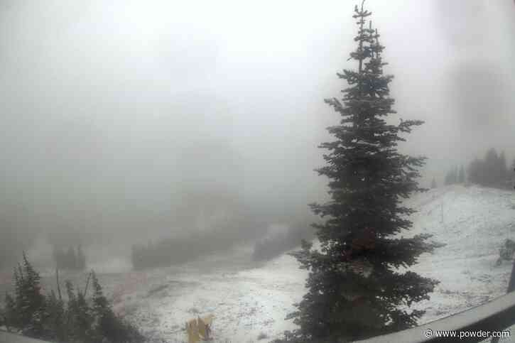 Washington Resort Wakes Up To Fresh Autumn Snowfall