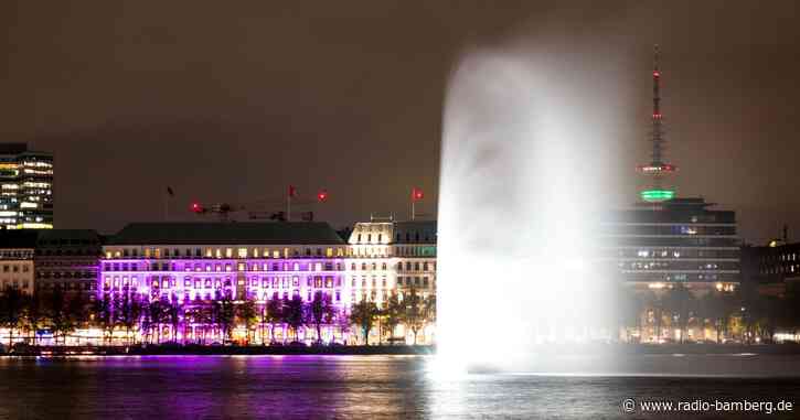 Welt-Mädchentag: In Deutschland leuchten Gebäude in Pink