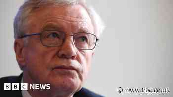 David Davis MP calls on broadband companies to end poles row