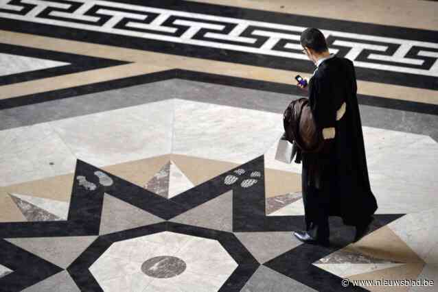 Moeder verdacht van onmenselijke behandeling nadat ze kinderen beschiet met semiautomatische BB gun “om hen te kalmeren”