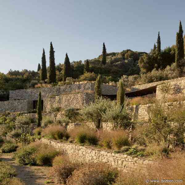 K-studio buries stepped visitor centre in 100-year-old vineyard