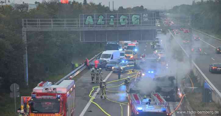 Unfall auf A5: Zwei Menschen und Hund verbrannt
