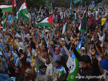 "Israele assassino". I pro-palestinesi in piazza a Parigi nonostante il divieto 