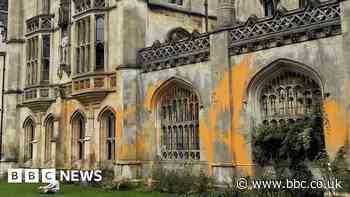 Just Stop Oil spray-paint English universities orange