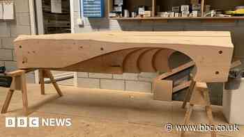 Benches made from iconic tree in Bude unveiled