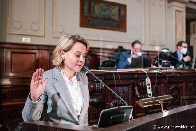 Antwerps schepen Erica Caluwaerts weigert op te stappen, Open VLD stapt uit meerderheid