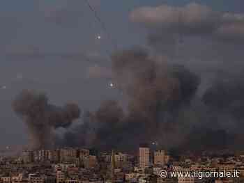 Israele: "Manuali di Al Qaeda sui cadaveri". Hamas: "Attacco pronto da due anni". Domani Tajani a Tel Aviv | La diretta