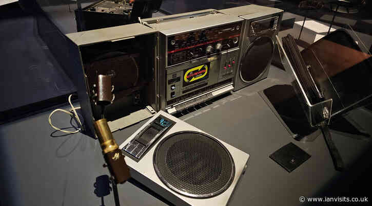 From fake tanks to bulletproof jumpers: Secrets of the spies revealed in an IWM exhibition