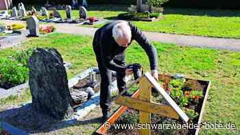 In Bernbach: Ahnenforscher macht Bilder von Grabsteinen