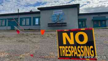 Owner of Sask. village's former school where QAnon 'Queen of Canada' is staying charged with assault