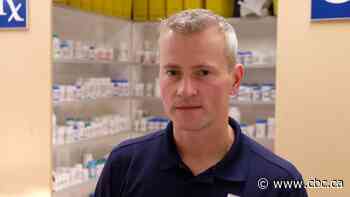 Appointments for COVID-19, flu vaccines in Manitoba filling up fast, pharmacists say