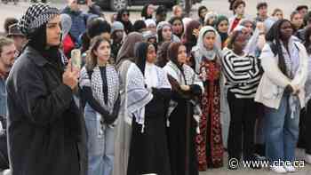 Dozens gather at University of Manitoba memorial to mourn Palestinians killed in Gaza