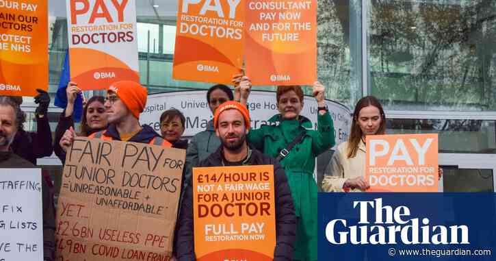 BMA in secret talks with government to end strikes by NHS consultants