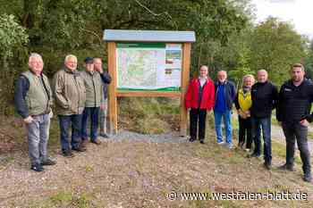 Gute Nachricht für Naturfreunde: Wandertafel in Muddenhagen eingeweiht