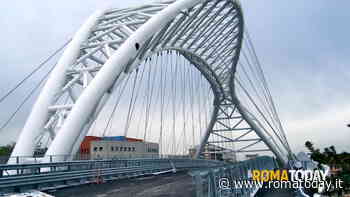 Ponte Settimia Spizzichino, via i graffiti: il cavalcaferrovia viene tirato a lucido