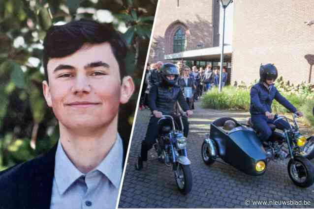Dax-rijders begeleiden hun vriend Neel (17) bij laatste rit: “Weet dat je altijd met ons zal meerijden”