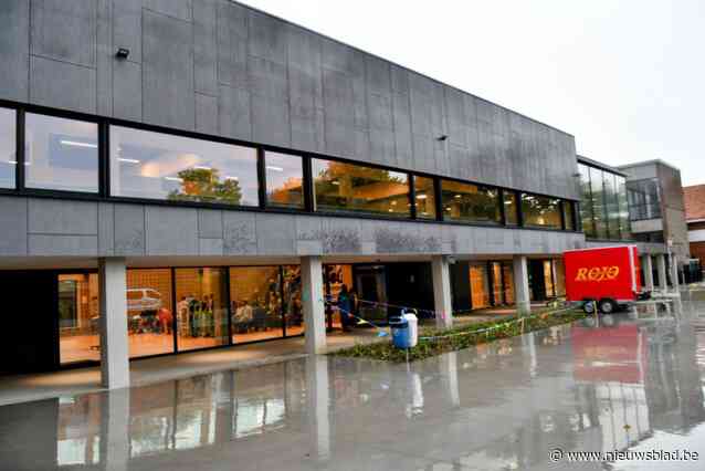 Tribunetrap, moderne klassen én een kleuterturnzaal: basisschool De Stapsteen neemt nieuw gebouw in gebruik