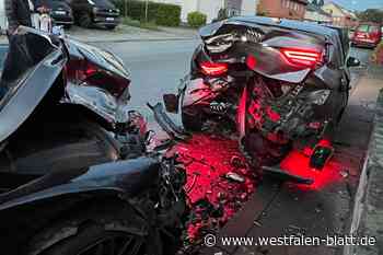 90.000 Euro Schaden: Betrunkener Fahrer rast in parkende Autos