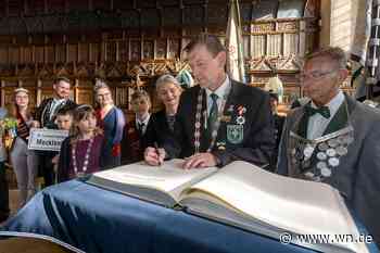 Münsters Majestäten verewigen sich im Goldenen Buch