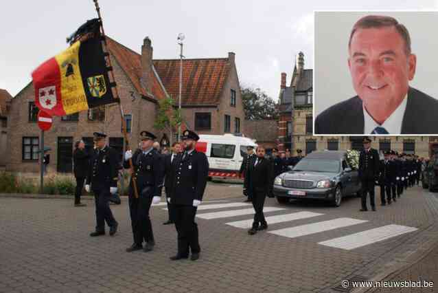 Honderden Ardooienaars nemen afscheid van Karlos Callens (76): “Hij was een burgemeester zoals ze nu niet meer gemaakt worden”