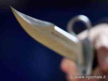 L'orrore per strada: accoltella la ex e prova a scappare