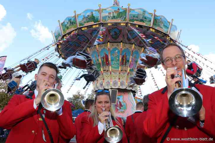 Schloß Holte: Pollhans mit Pauken und Trompeten eröffnet