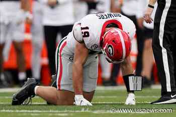 No. 1 Georgia Loses Tight End Brock Bowers to Sprained Left Foot Against Vandy