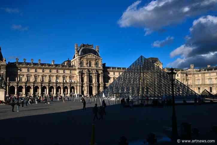 Louvre Museum Evacuated After Bomb Threat