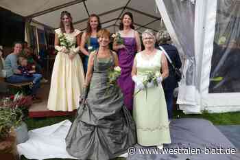 Königinnen genießen Revival bei Modenschau auf der Gartenschau in Höxter