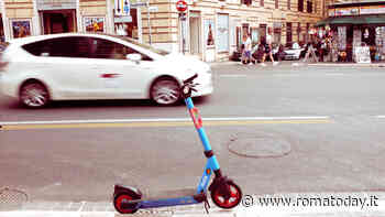 I costi ambientali nascosti del monopattino con cui andate a lavoro