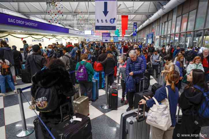 Here's the best time to book your Christmas flight