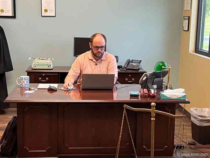 Texas judge says some renters can sue over AC issues