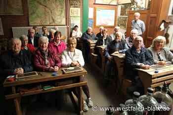 Bürener i-Dötze drücken nach 75 Jahren wieder die hölzerne Schulbank