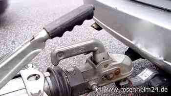 Schrecksekunde in Rosenheim: Auto-Anhänger löst sich – und rollt unkontrolliert in Gegenverkehr