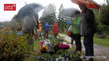 Pflanzenbörse in Trockenborn-Wolfersdorf fast ins Wasser gefallen