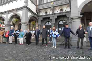 Mahnwache auf dem Rathausplatz als Zeichen der Solidarität mit Israel