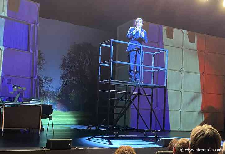 Que vaut François Hollande en version théâtrale? On a vu à Sainte-Maxime la pièce adaptée du livre "Un président ne devrait pas dire ça"