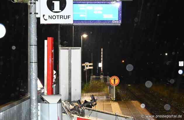 POL-STD: Zwei unbekannte Täter sprengen Fahrkartenautomaten auf Agathenburger Bahnhof, Einbrecher in Buxtehude, Unfallopfer aus Fredenbeck Wedel verstorben, Kupfer an Stader Friedhofskapelle entwendet