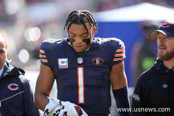 Chicago Bears QB Justin Fields Leaves Loss to Vikings With Right Hand Injury