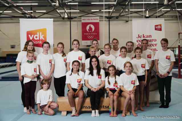 Jonge Wase gymnasten krijgen training van Nina Derwael