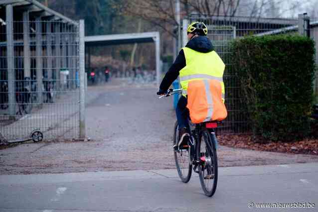 Gemeente helpt plaatselijke scholen bij aankoop fluohesjes